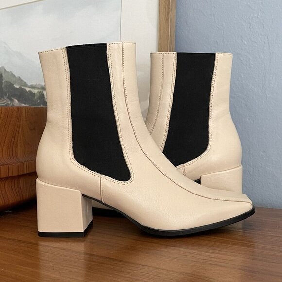 ANGEL ALARCON Shoes - ANGEL ALARCON Made In Spain Leather Block Heel Chelsea Boots Cream